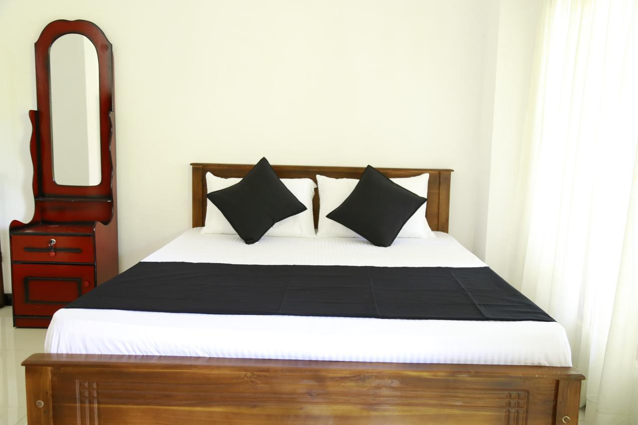 Layback Boutique Surf & Yoga Camp Sri Lanka Hostel Weligama Luaran gambar