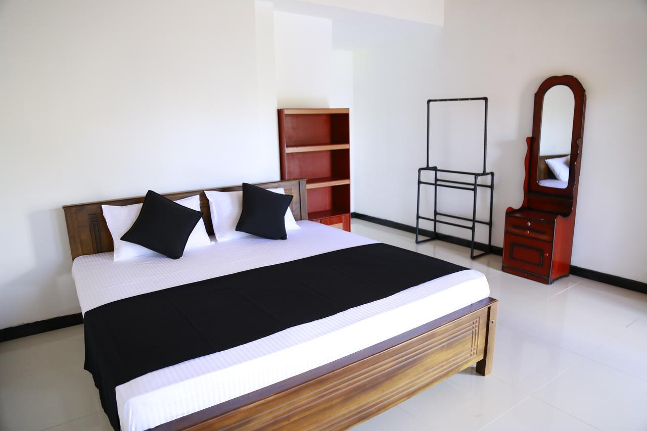 Layback Boutique Surf & Yoga Camp Sri Lanka Hostel Weligama Luaran gambar