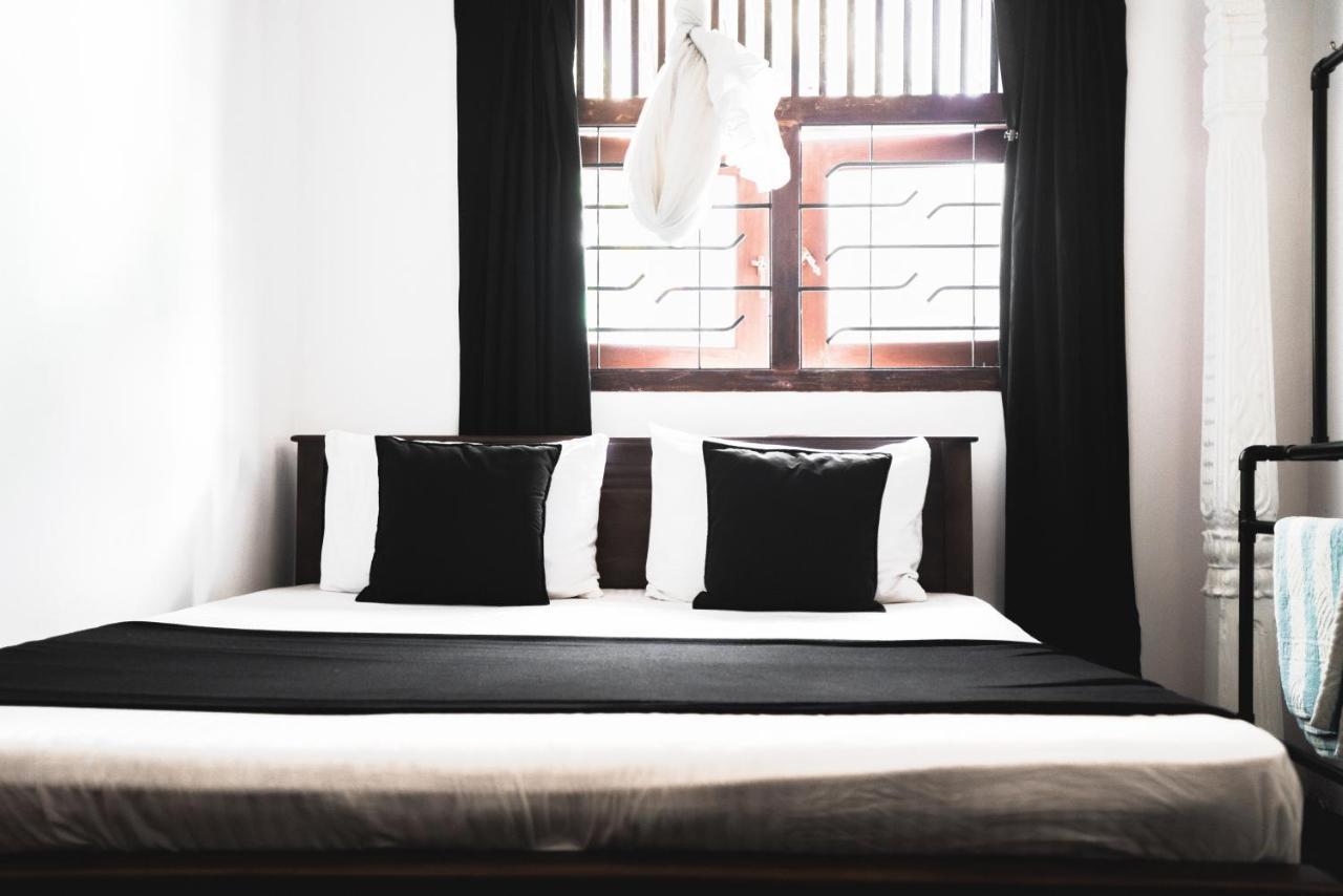 Layback Boutique Surf & Yoga Camp Sri Lanka Hostel Weligama Bilik gambar
